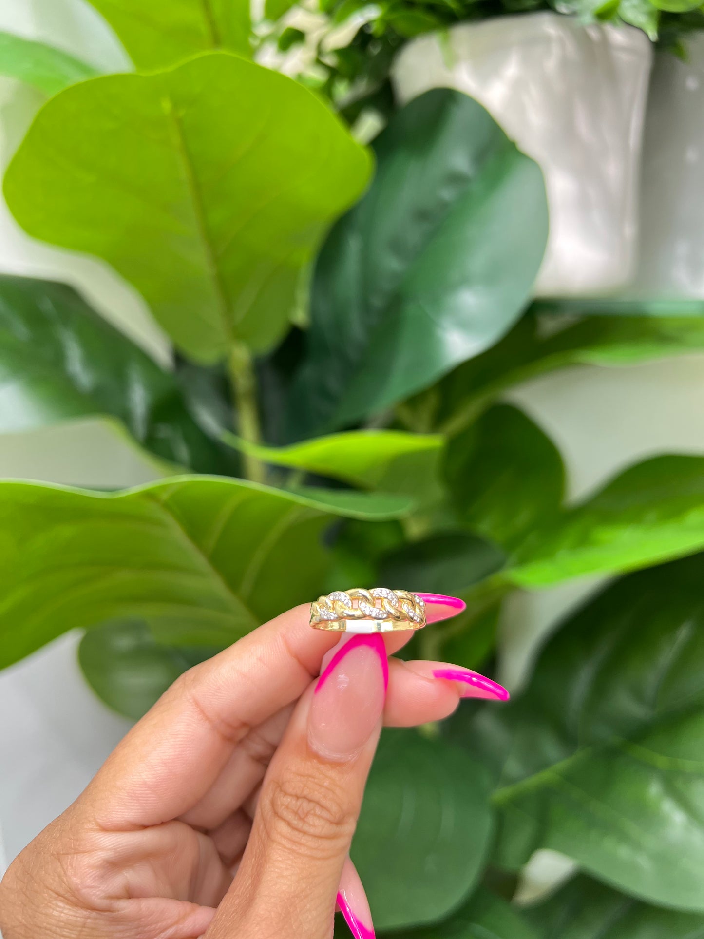878- NEW 14K Small Link Style Ring (W.G)