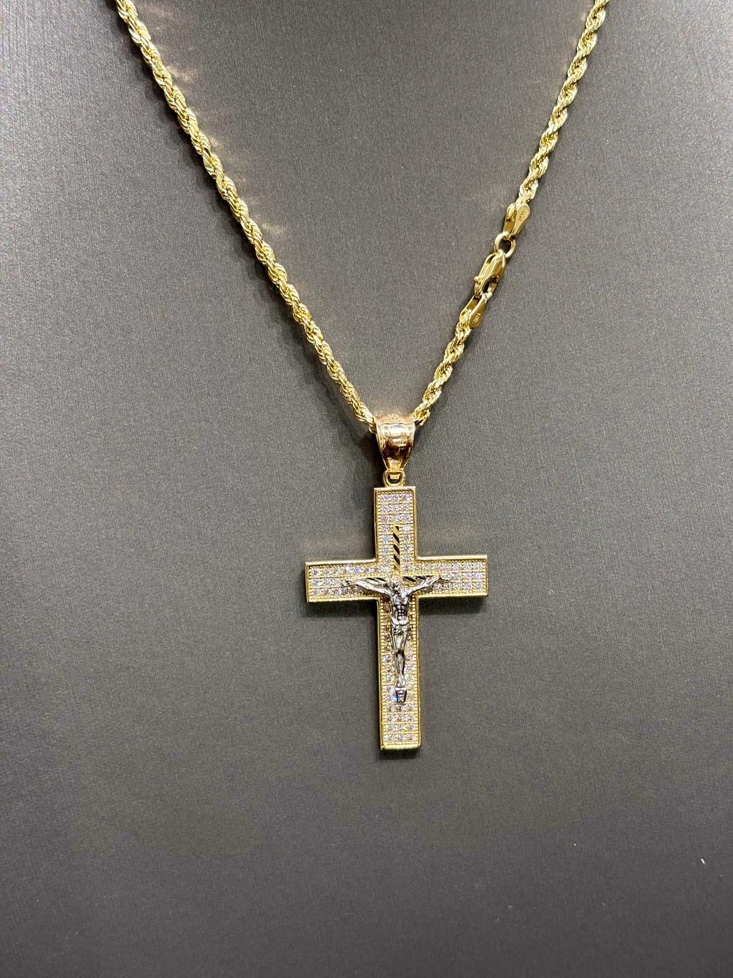 1078- NEW 14k Full Cz Crucifix Religious Pendant W.G