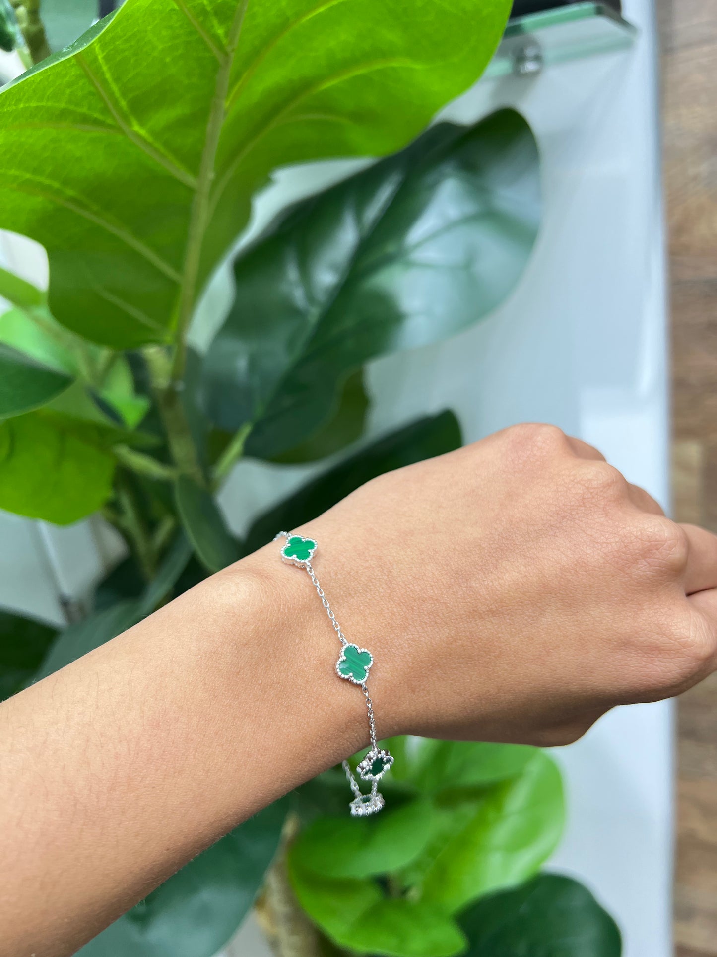S662-NEW .925 Sterling Silver Green Trebol Bracelet W.G