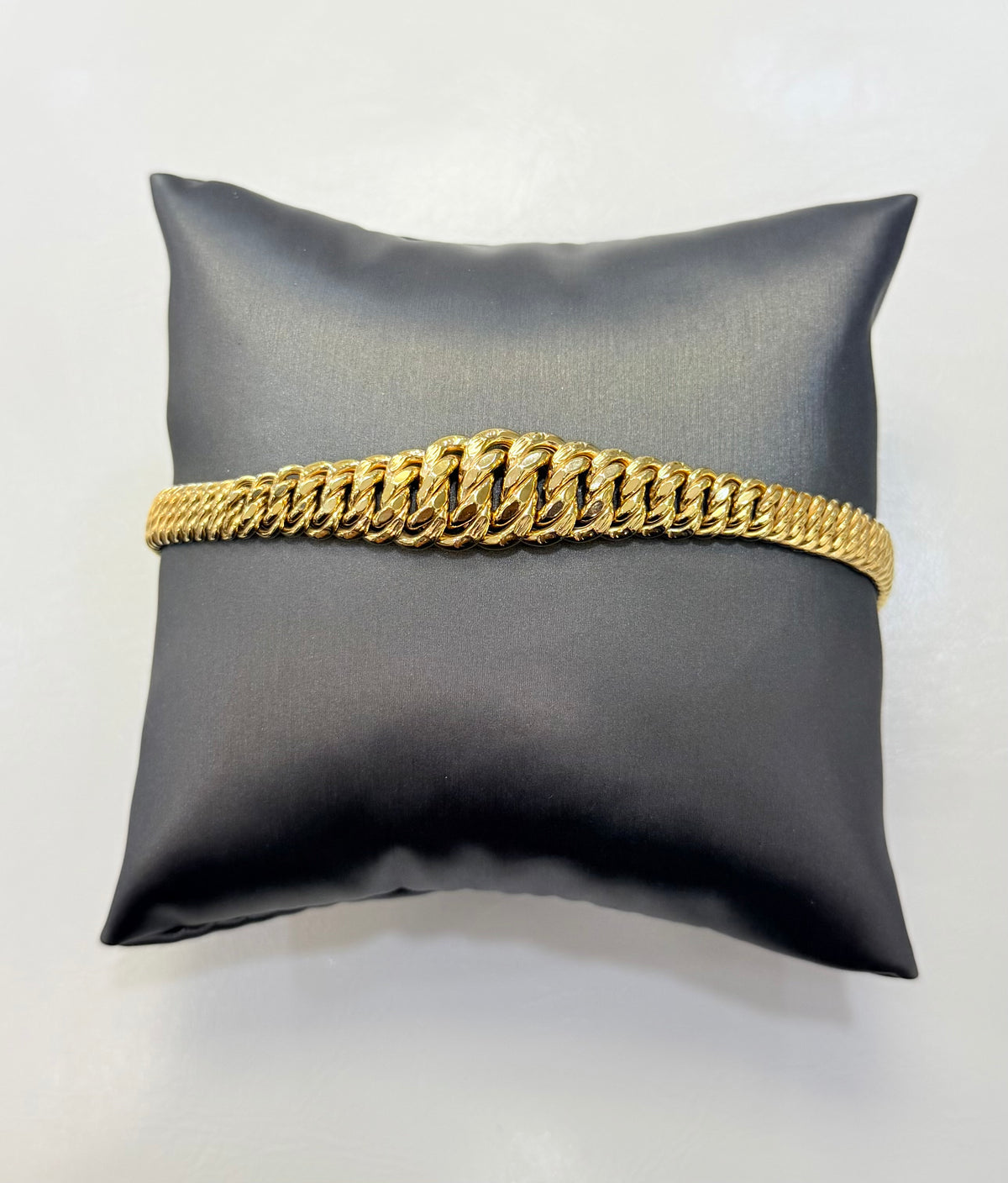 1724- NEW 10K Hollow Princess Cut Bracelet 7.5” (13.8mm) W.G