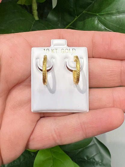 1652- NEW 10K Gold Hoop Fancy Earrings (18x2.3mm)W.G