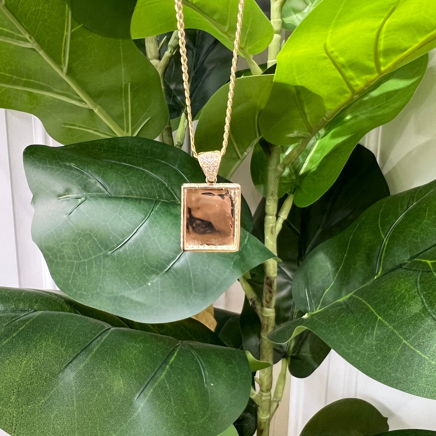 1312- NEW 10K Square Puerto Rican Flag Pendant W.G