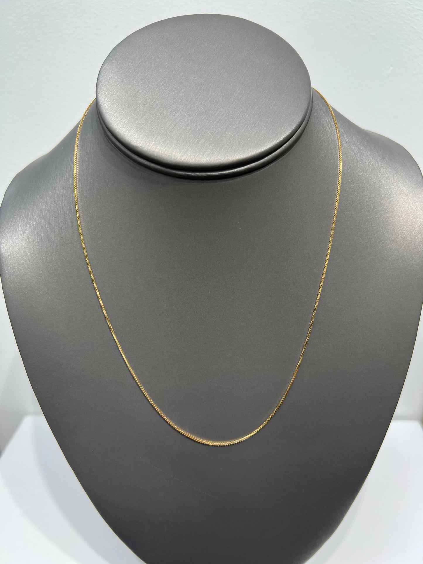 00169-NEW 14K Hollow Box Chain (.9MM) W.G