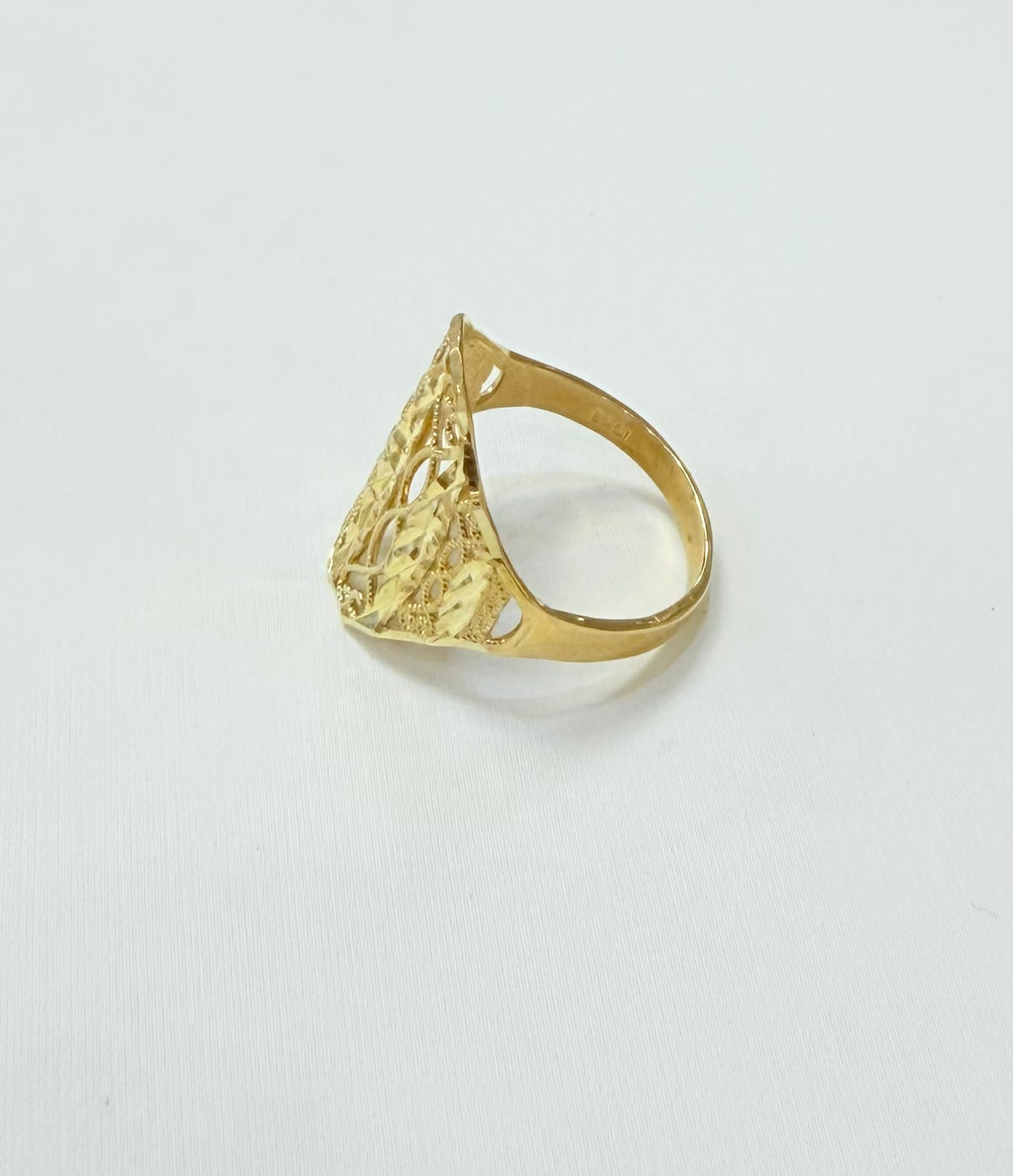1636- NEW 10K Fashion Fancy Ring W.G