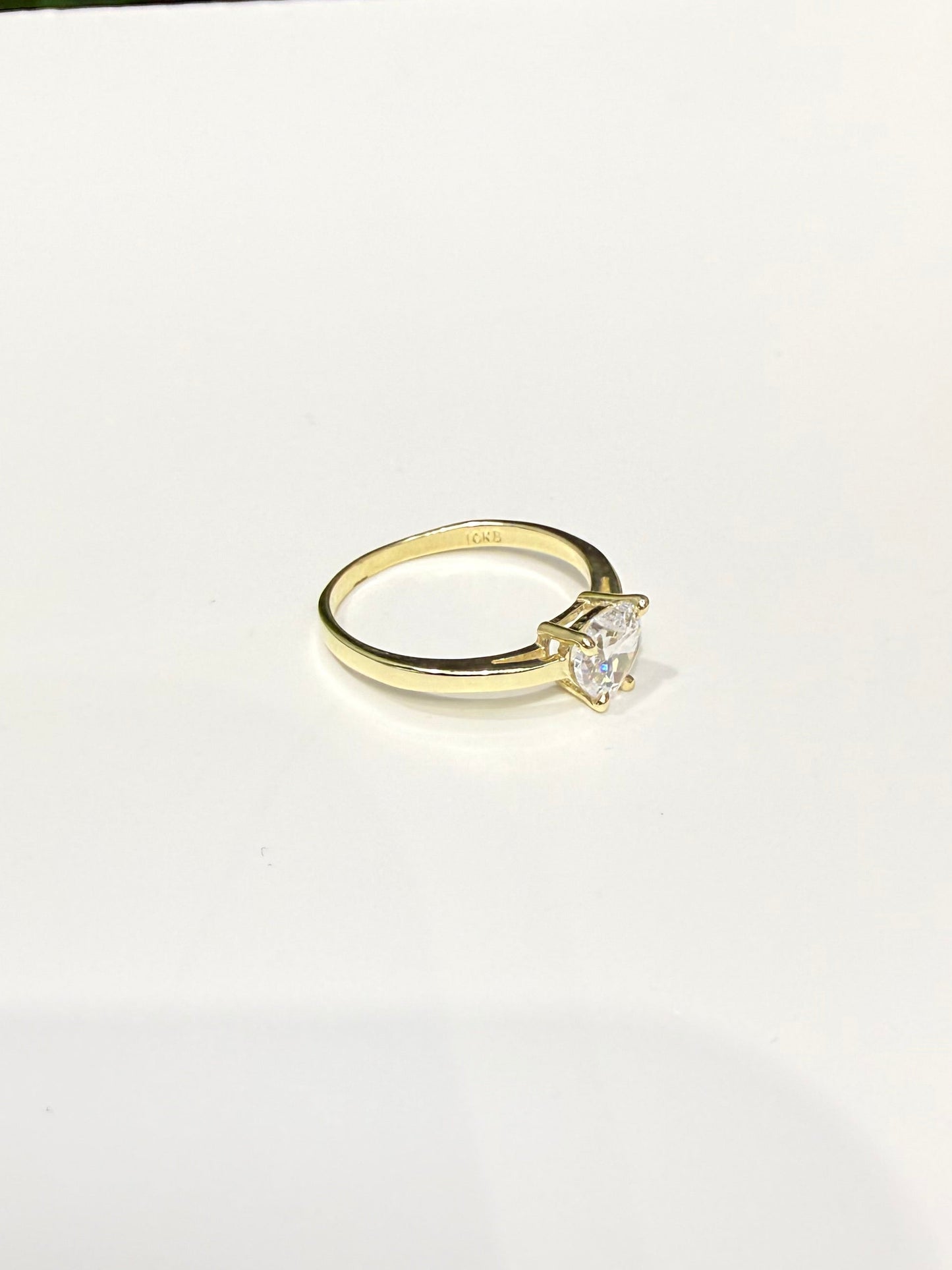 1526- NEW 10K Solitaire Fashion Ring W.G