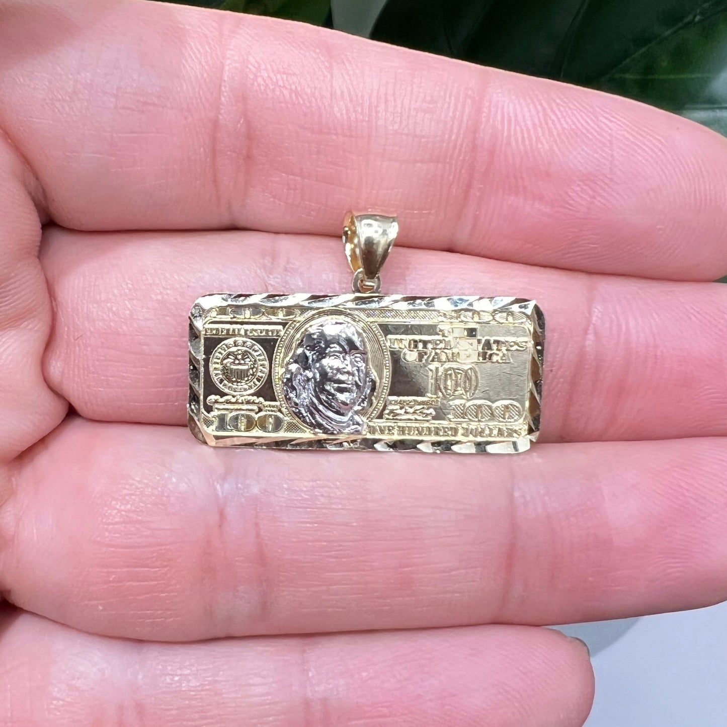 1672- NEW 10K 100 Dollar Bill Pendant (34x15mm)W.G