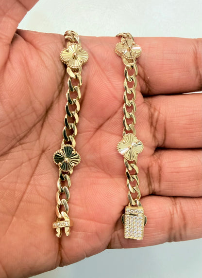1812- NEW 14K Hollow Gold Trebol Bracelet 7.5” (9.1mm) W.G