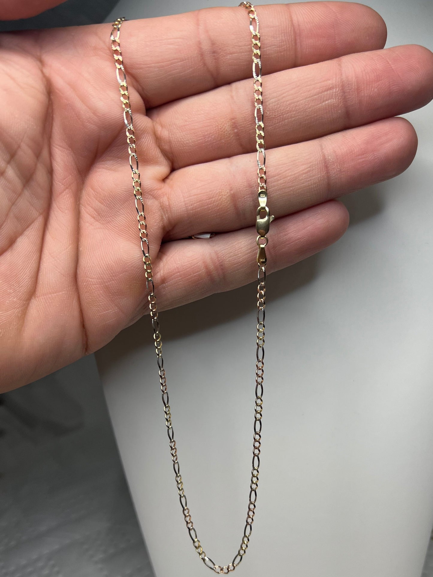 0041- 14k Gold Tri-color Figaro Chain 22"