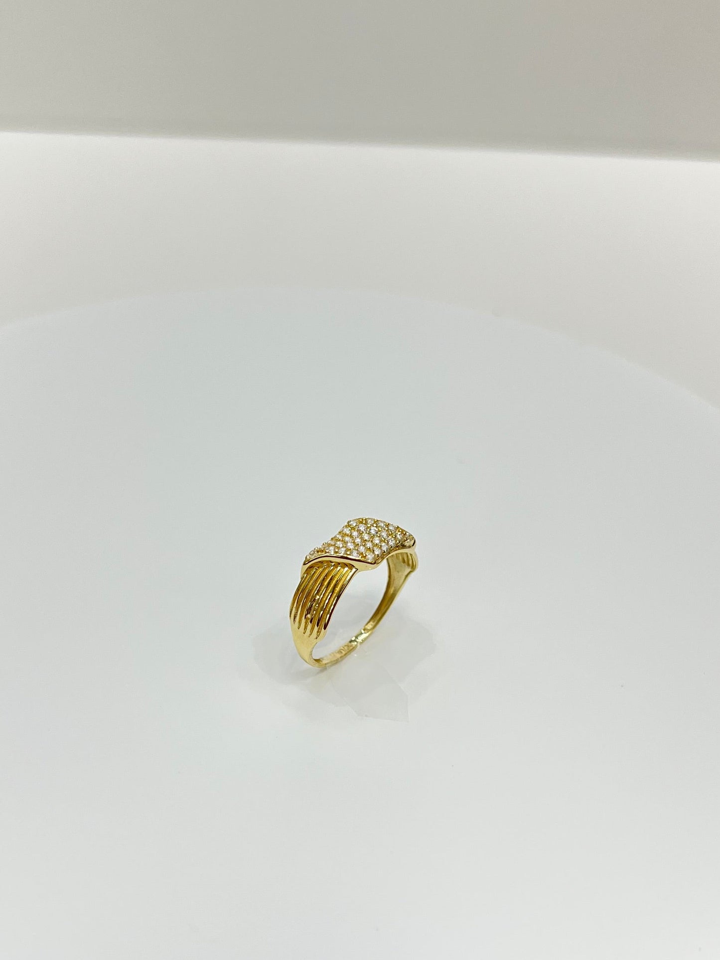 1481- NEW 14K Gold Classic Women's Ring W.G
