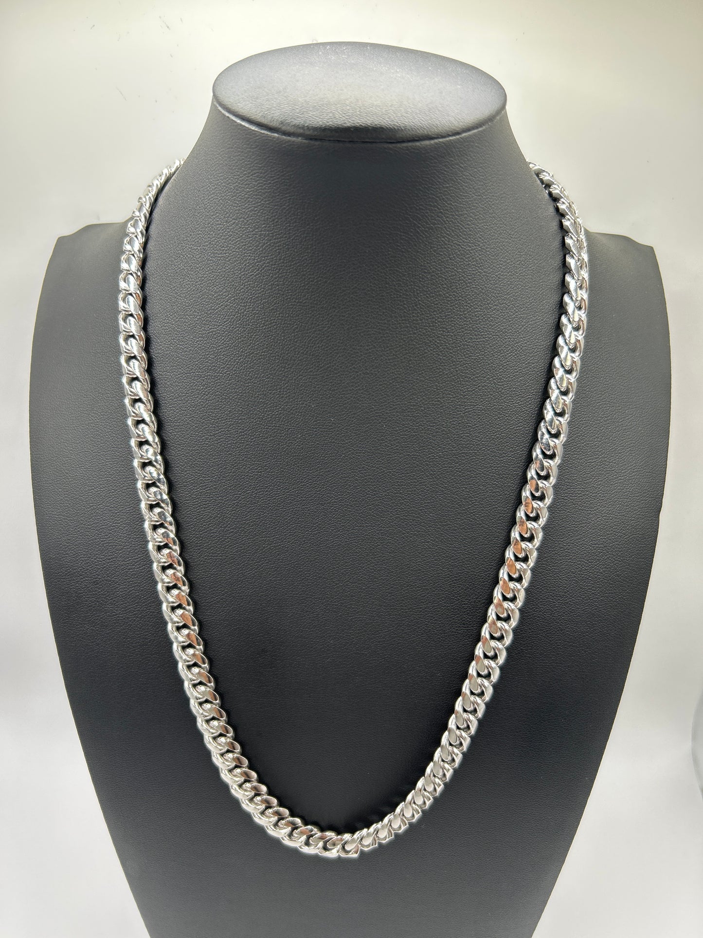 S481- .925 Solid Miami Cuban Chain 22”