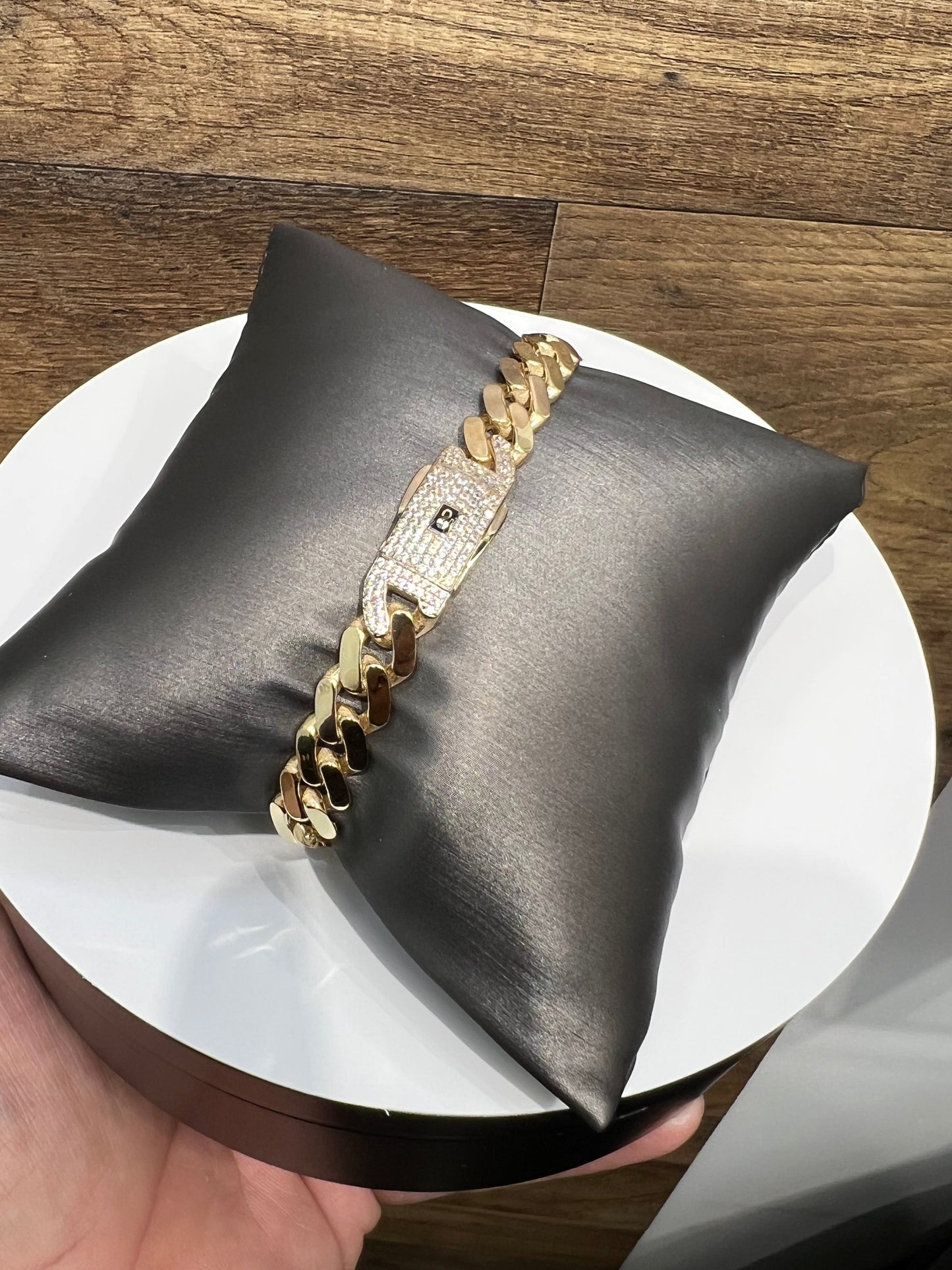 1462- NEW 14k Hollow Cuban Monaci Bracelet 8" (9mm) W.G