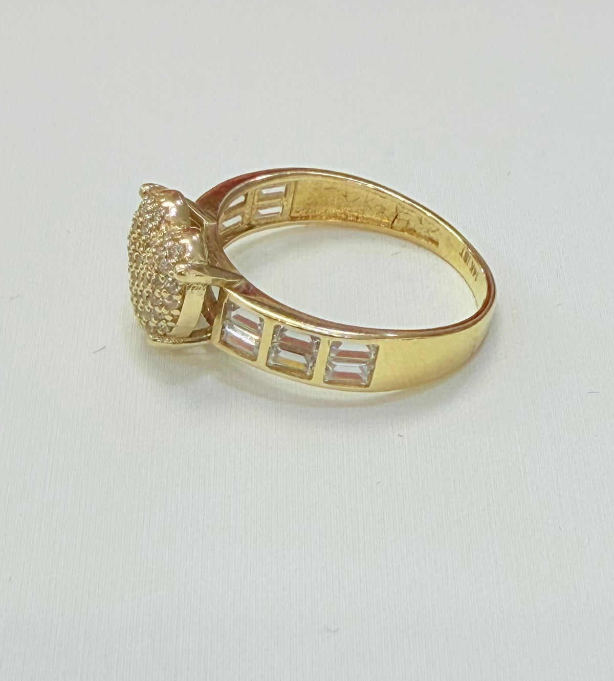 1387- NEW 14K Gold Heart Baguette Cut & Cz Ring W.G