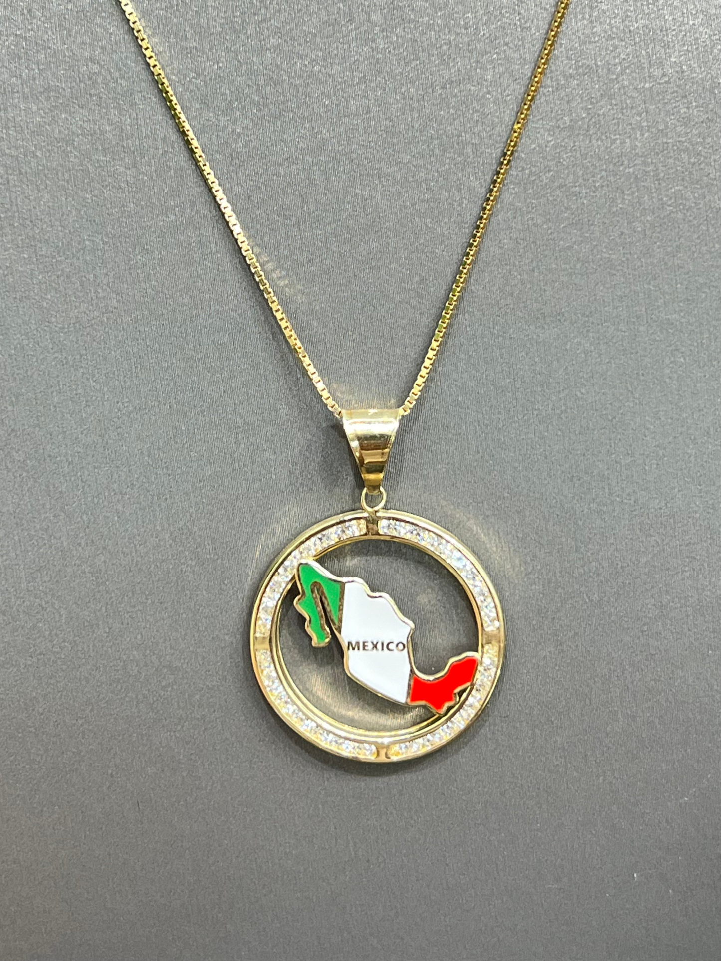 980- 14K Mexican Map Round Pendant (W.G)