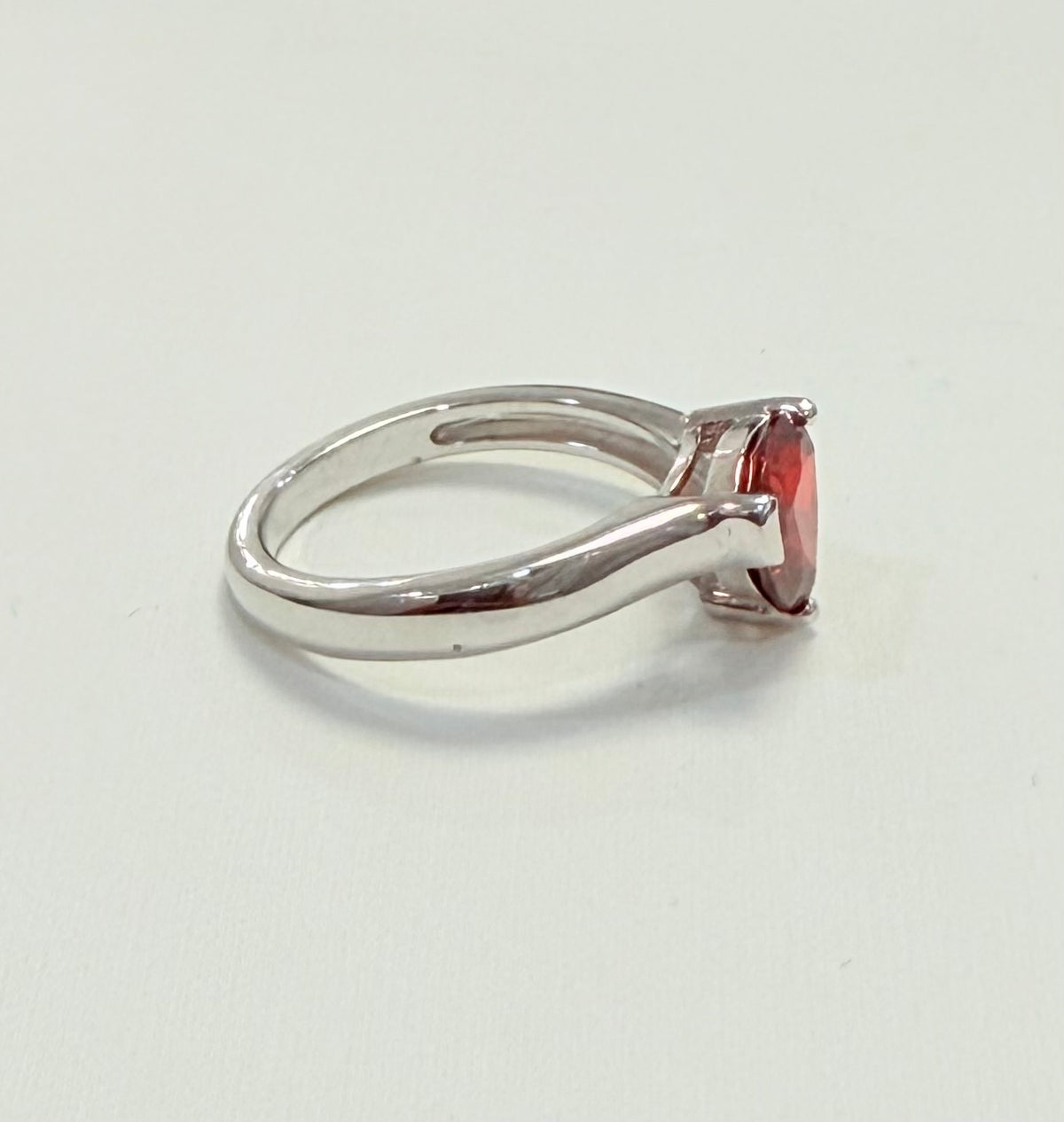 S558- .925 Sterling Silver Elegant Trillion Garnet Cz Ring W.G