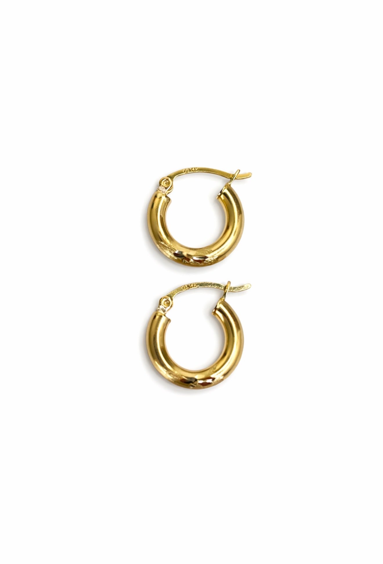 1512- NEW 14K Hollow Hoop Earrings (15x3mm) W.G