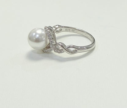 S822- NEW . 925 Sterling Silver Imitation Pearl White Ring W.G