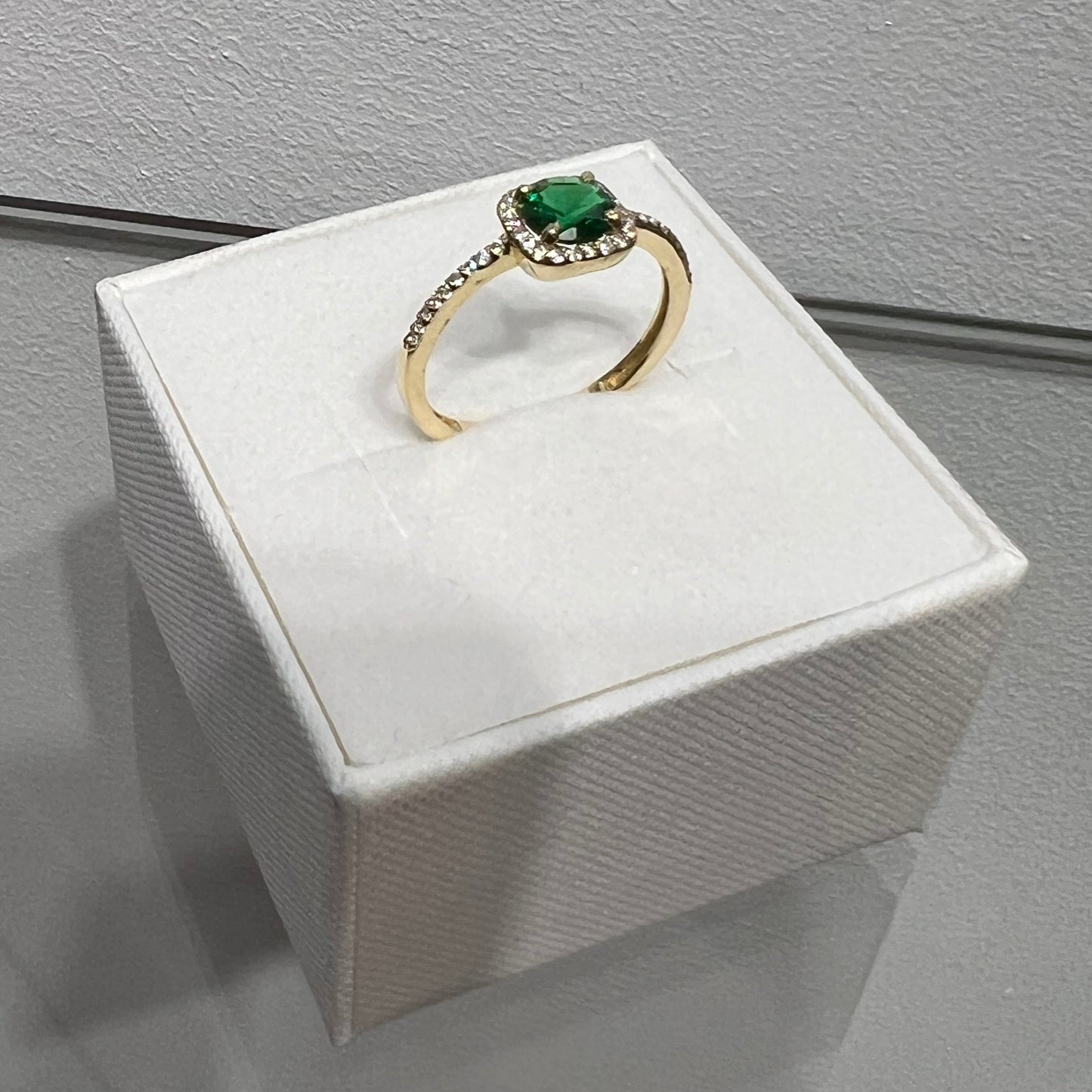 998-NEW 14k Green Square Gold Ring (W.G)
