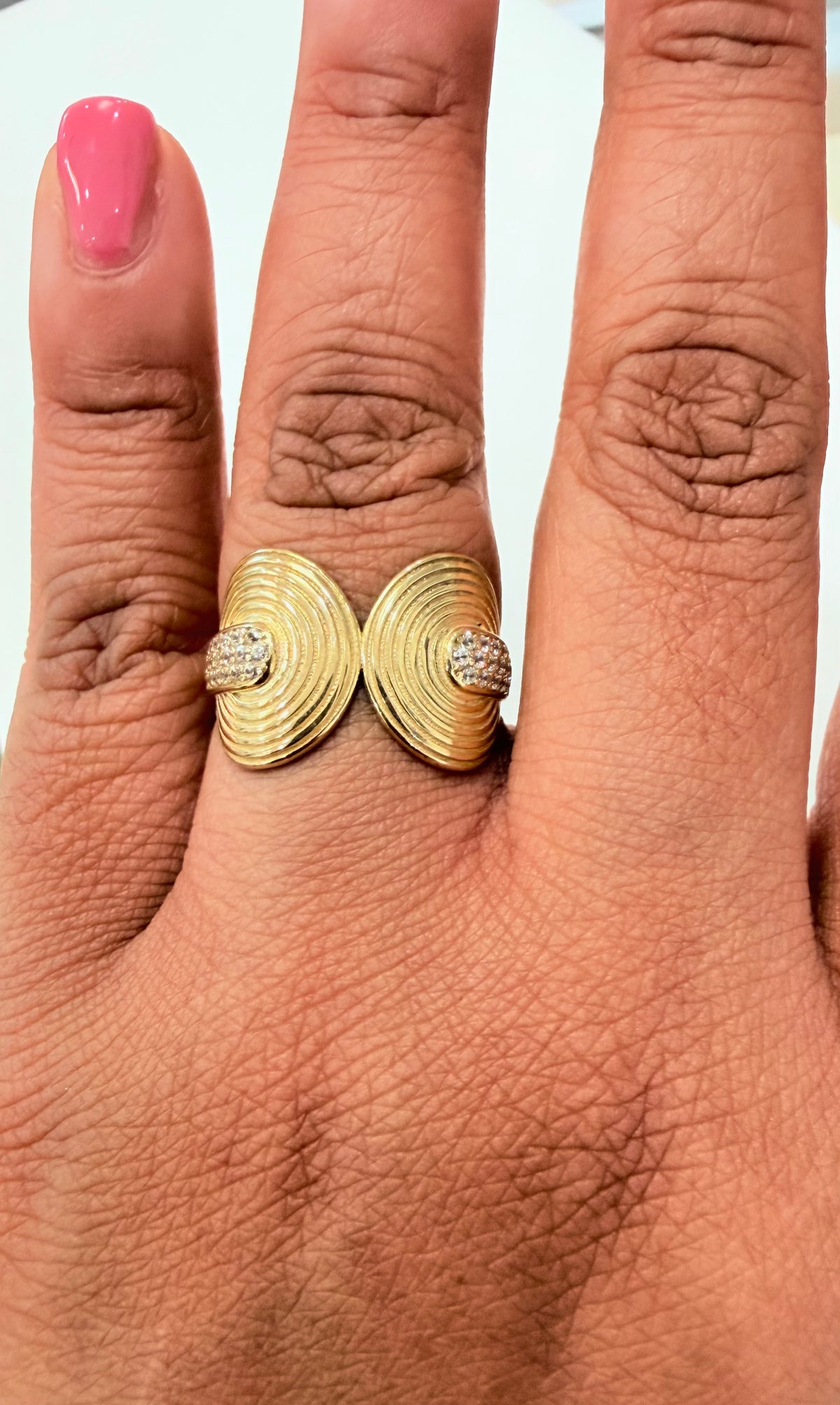 1456- NEW 10K Oval Fancy Women's Ring W.G