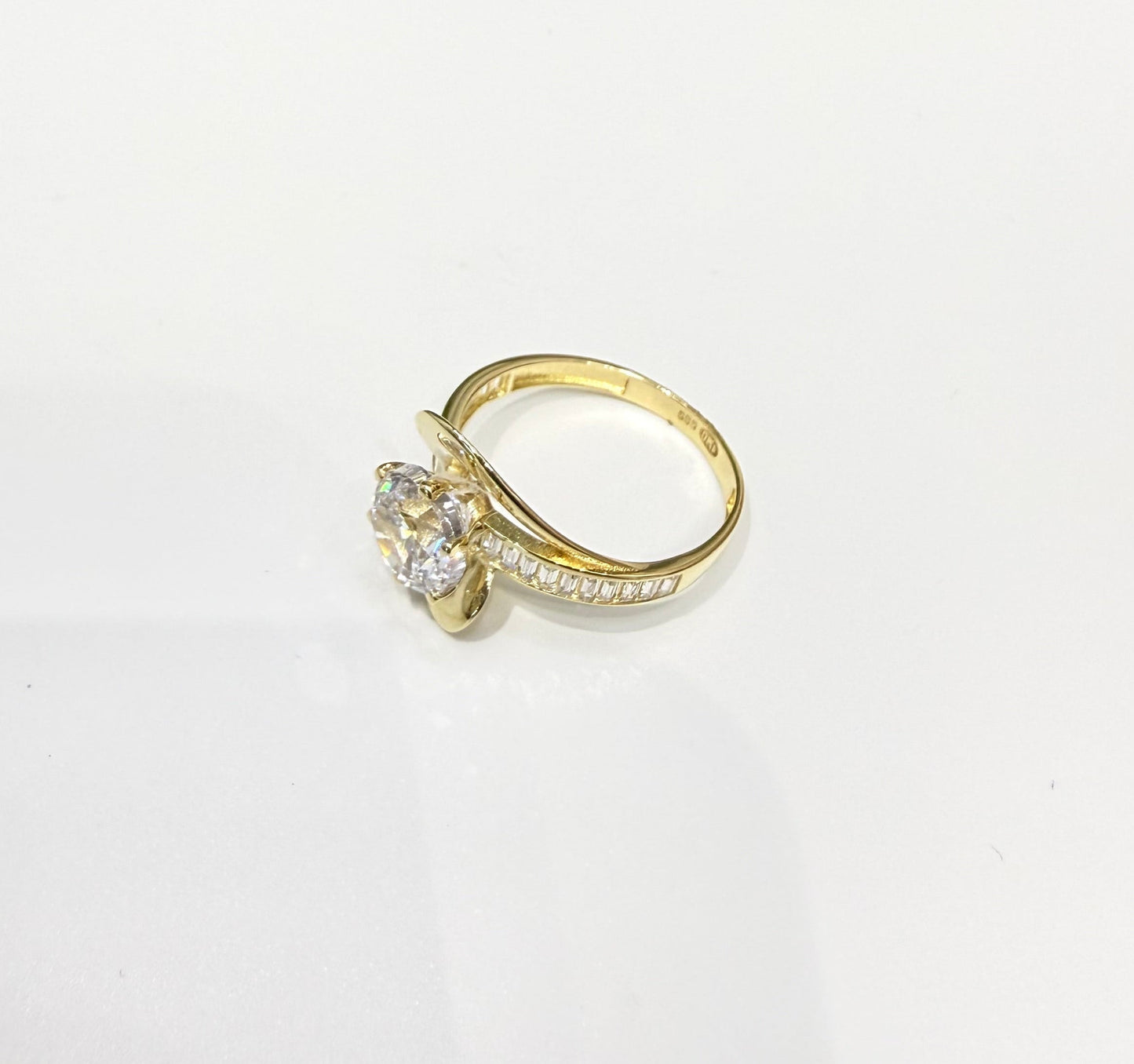 1582- NEW 14K Round Engagement Ring W.G