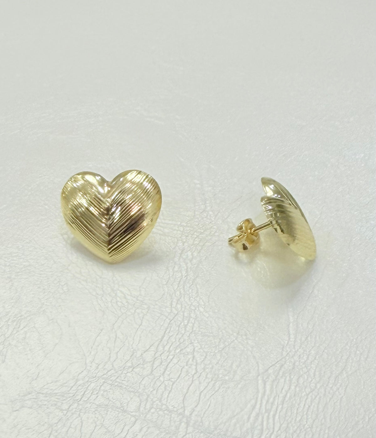1821-NEW 14K Hollow Heart Stud Earrings (15x16.4mm) W.G