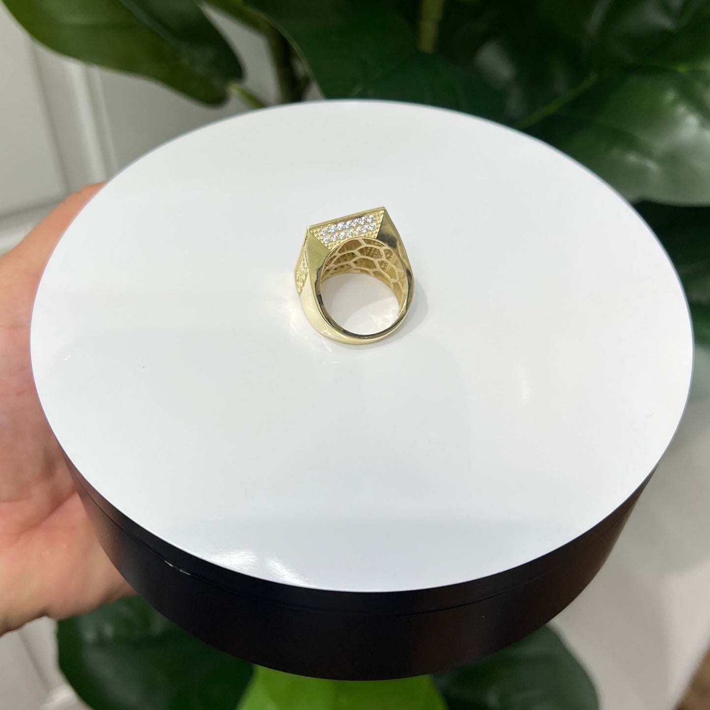 1251- NEW 10K Cuban Flag Square Men's Ring W.G