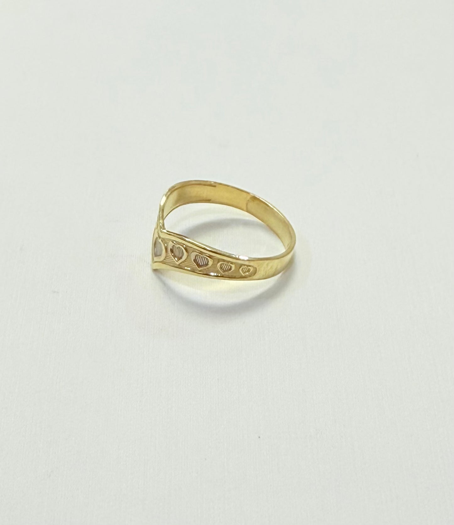 1711- NEW 10K V Shaped Heart Band Ring W.G