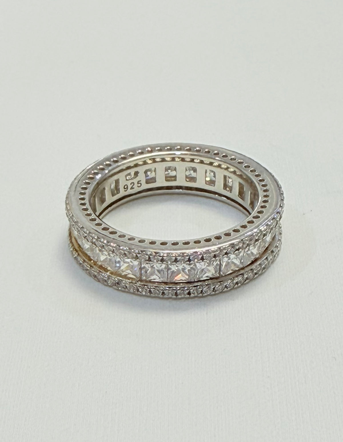 S559- .925 Sterling Silver Band Cz Stones W.G