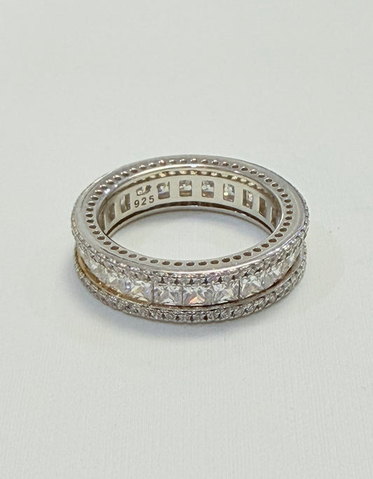 S559- .925 Sterling Silver Band Cz Stones W.G