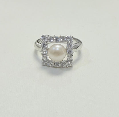 S820- NEW .925 Sterling Silver Square Imitation Pearl White Ring W.G