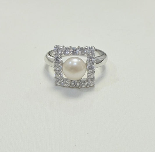 S820- NEW .925 Sterling Silver Square Imitation Pearl White Ring W.G
