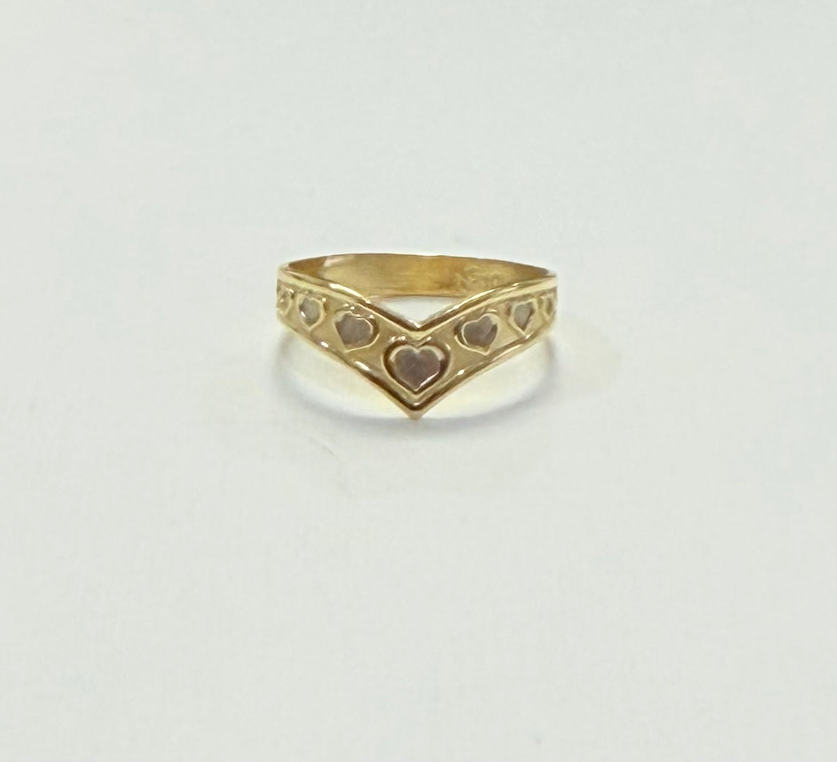 1711- NEW 10K V Shaped Heart Band Ring W.G