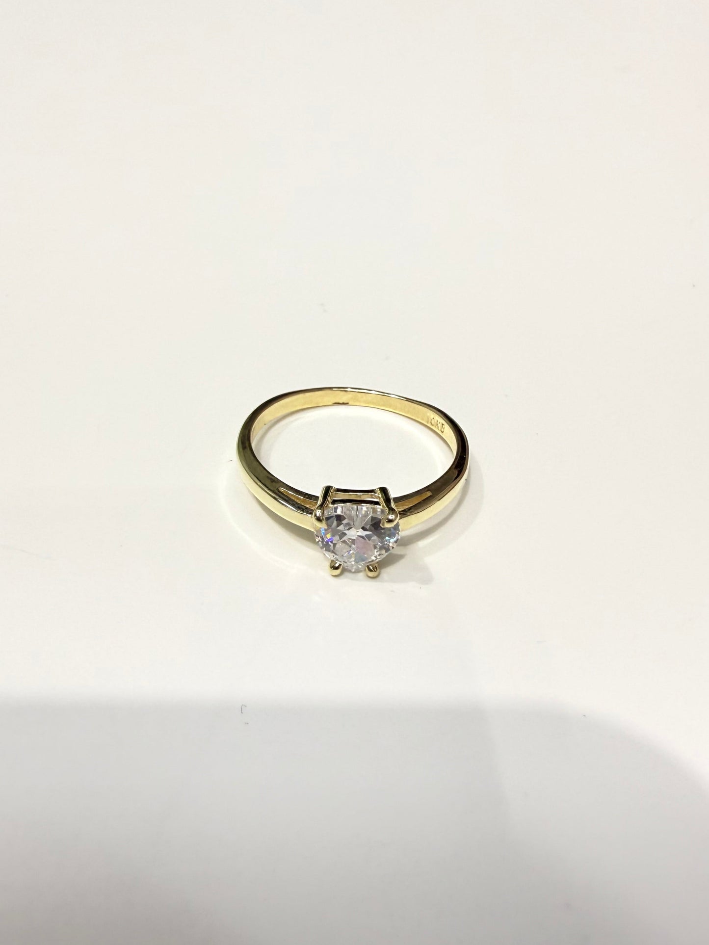 1526- NEW 10K Solitaire Fashion Ring W.G