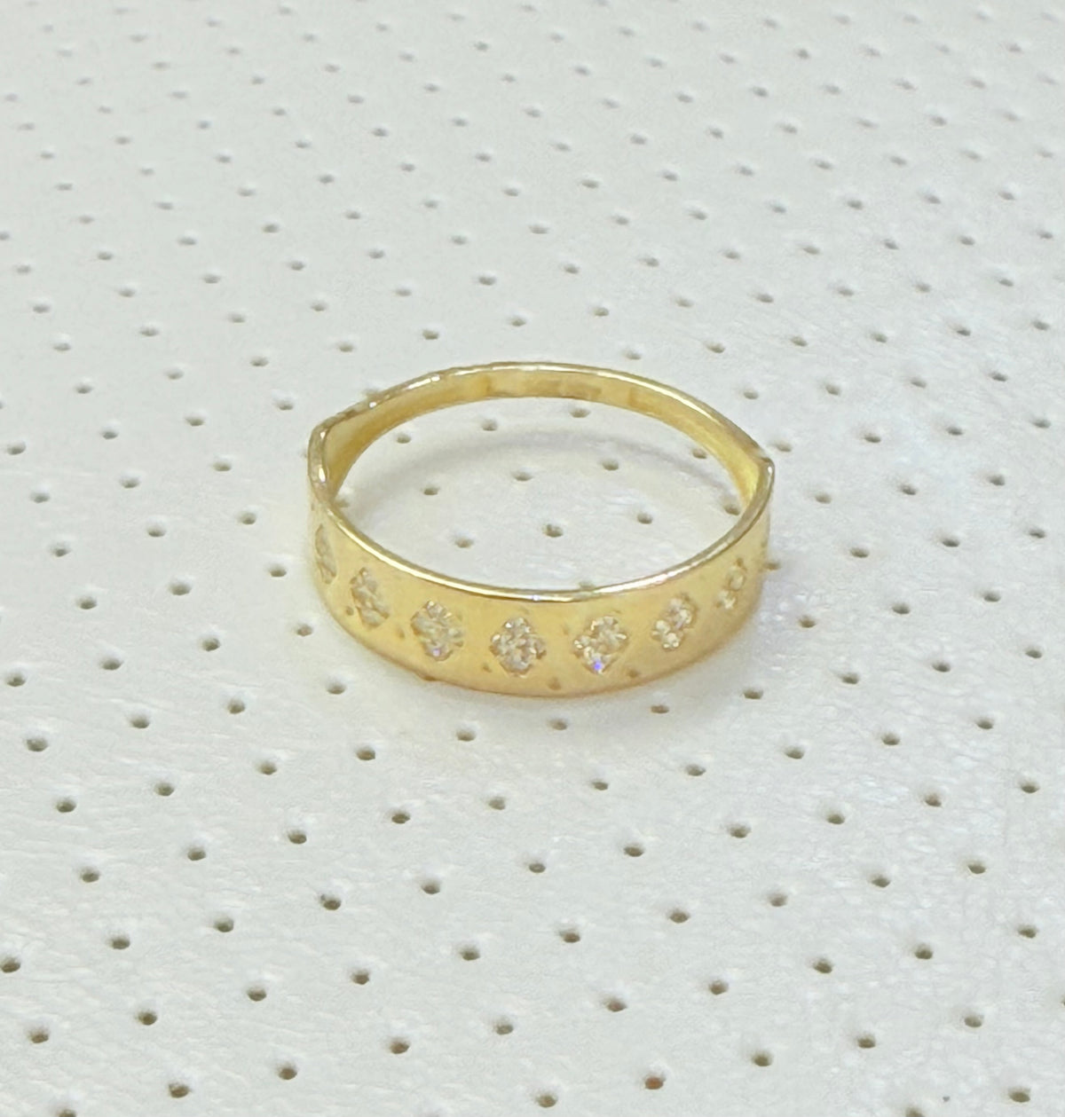 1806- NEW 14K Wedding Band Ring W.G