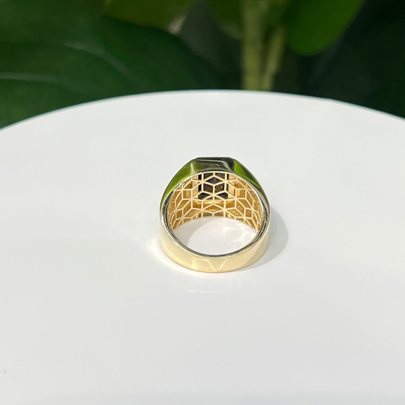 1247- NEW 14K Black Oval Men's Fashion Ring W.G