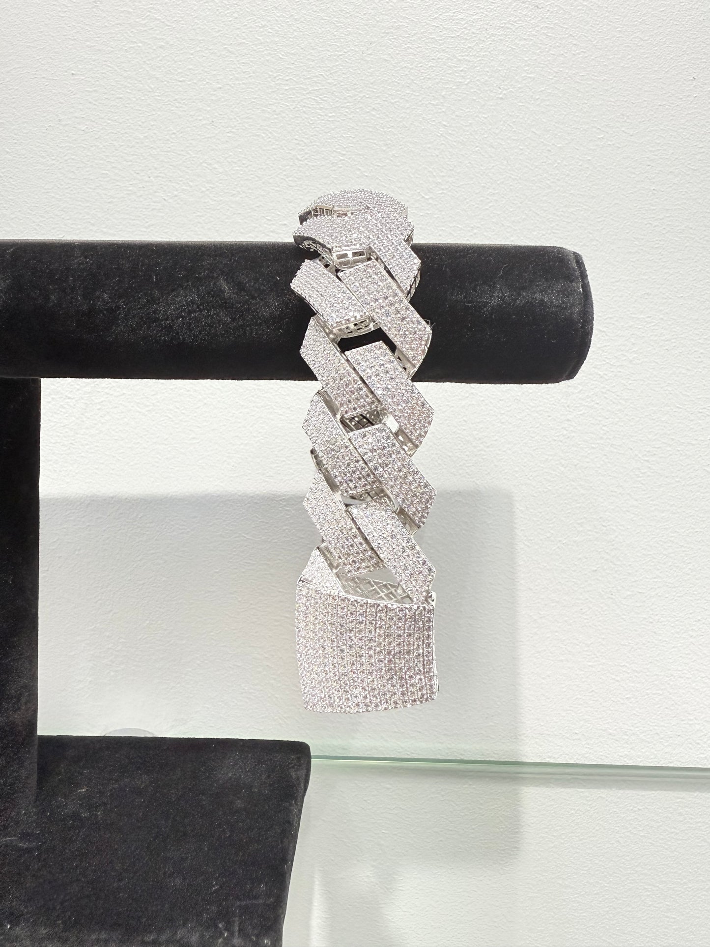 S864- NEW 925 Sterling silver Cz Encrusted Miami Cuban Link (23mm).W.G