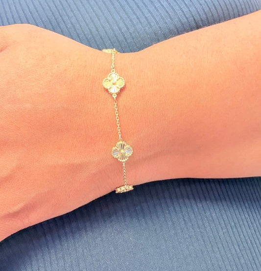 1152- NEW 14K Gold Trebol Bracelet 8” (8.5mm) W.G