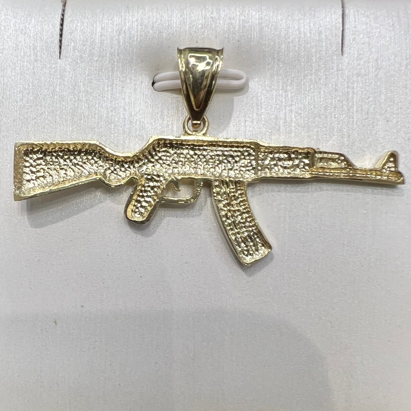 1651- NEW 10K Gold Rifle AK47 Pendant W.G