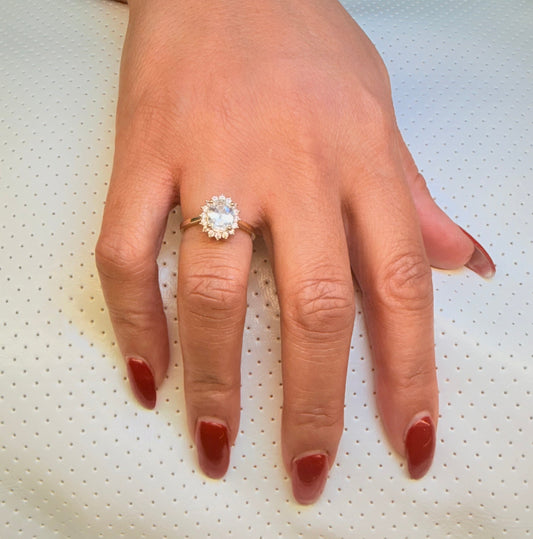 1735- NEW 10K Oval Engagement Women’s Ring W.G