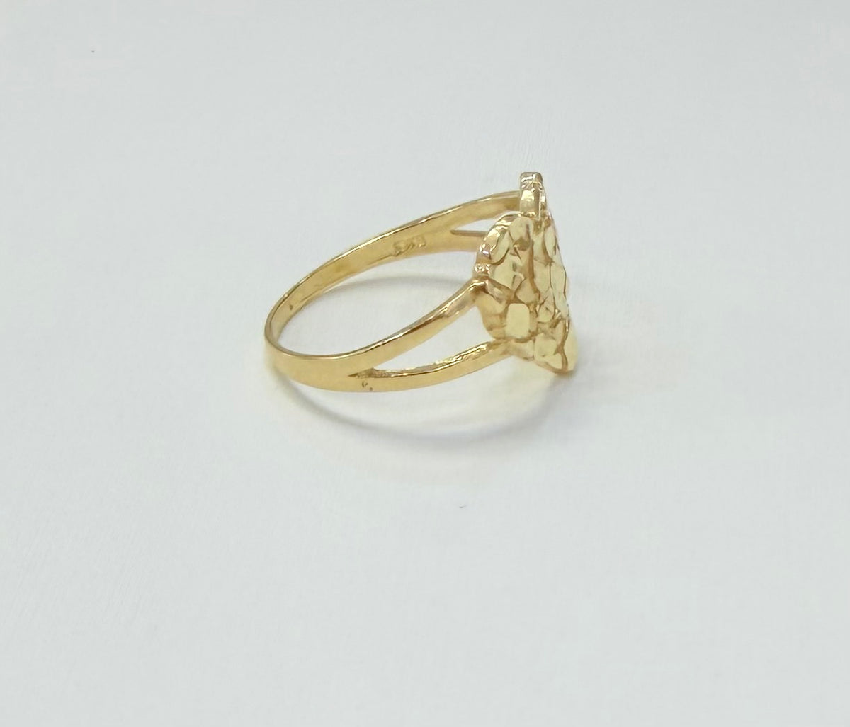 912- NEW 10K Nugget Heart Shape Ring W.G