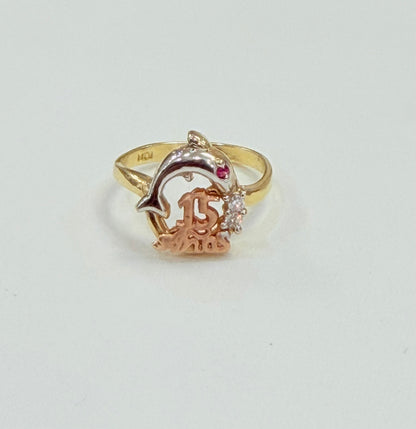 351- Anillo de quinceañera de oro de 14 quilates con delfín y número 15