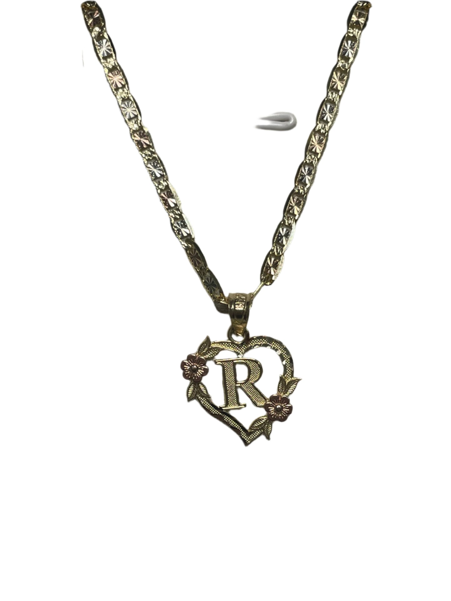 0063- Colgante en forma de corazón con la letra “R” de 14 quilates