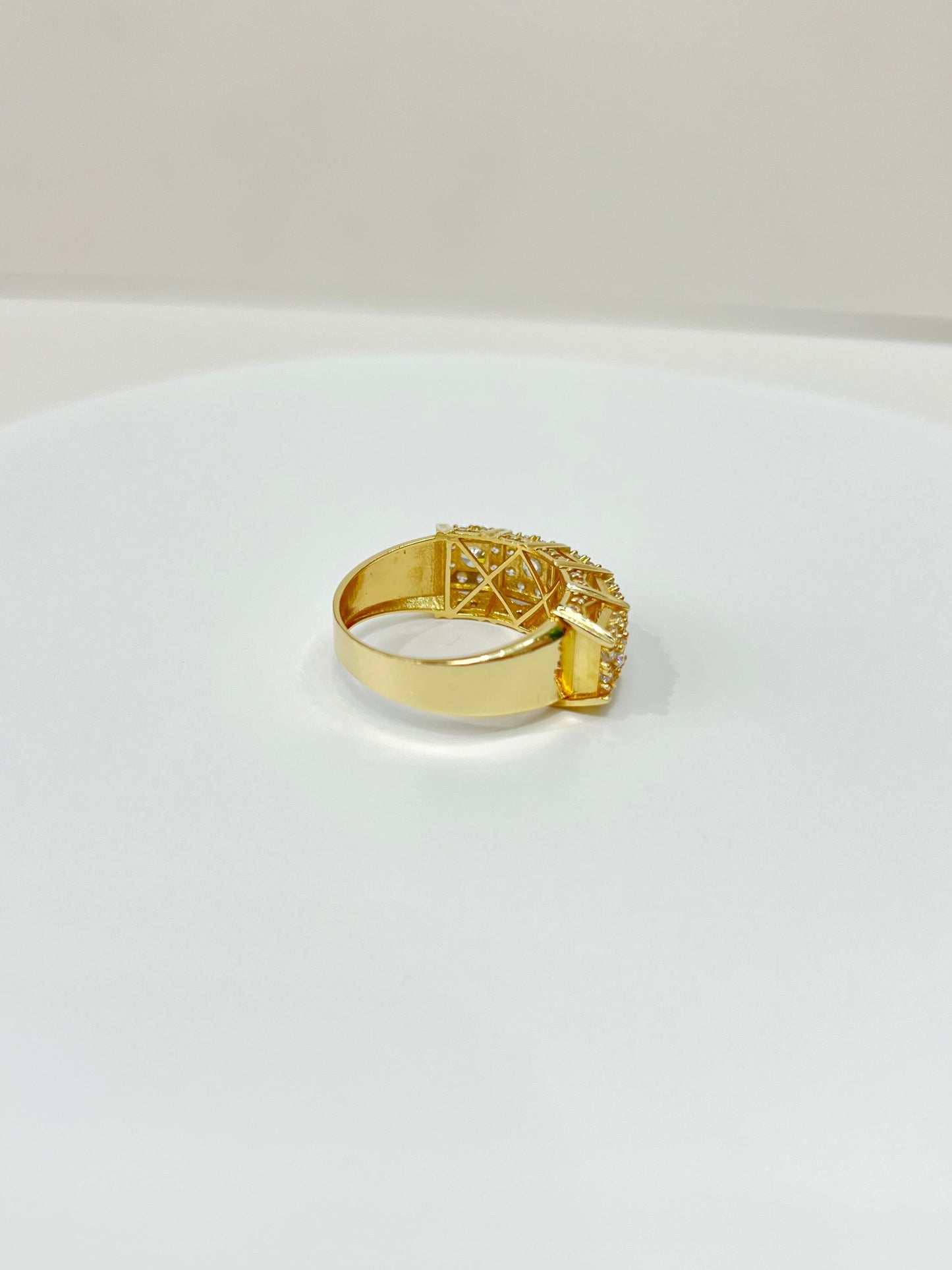 945- NEW 14K Crown Ring Cz Stones W. G