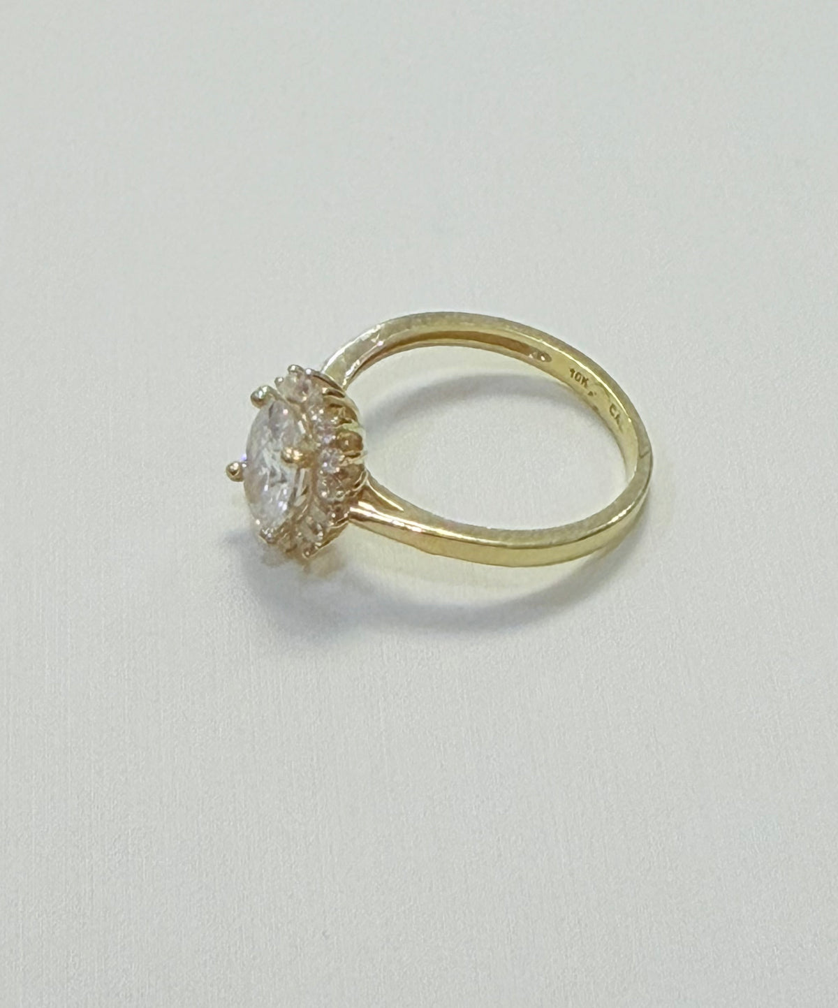 1735- NEW 10K Oval Engagement Women’s Ring W.G