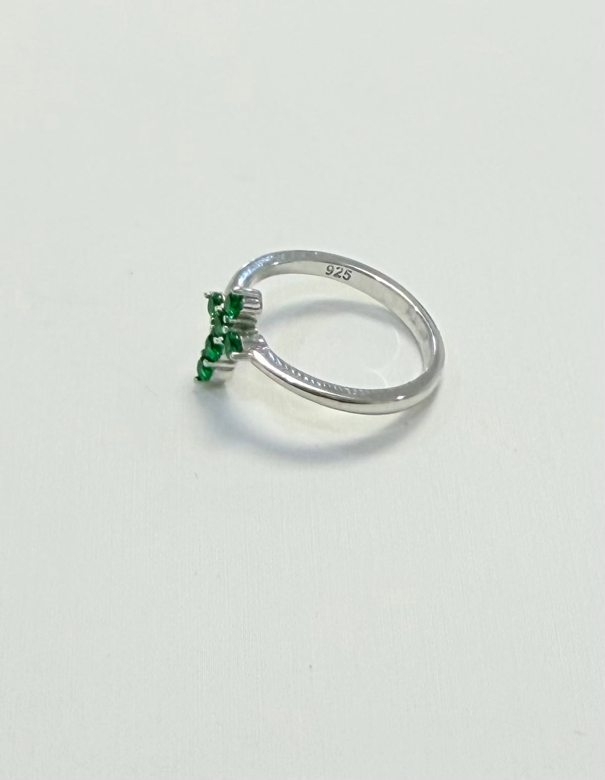 S562- .925 Sterling Silver Green Cz Cross Ring W.G
