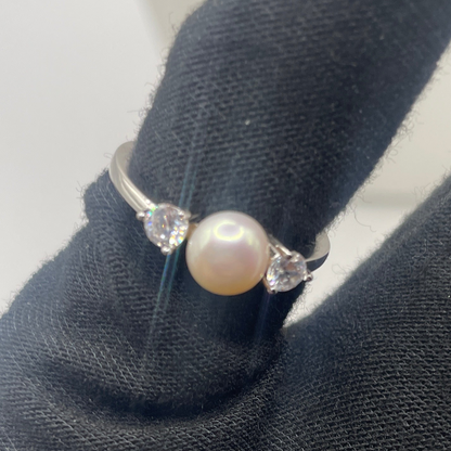 S821- White Pearl Cz Stones Ring Sz 6