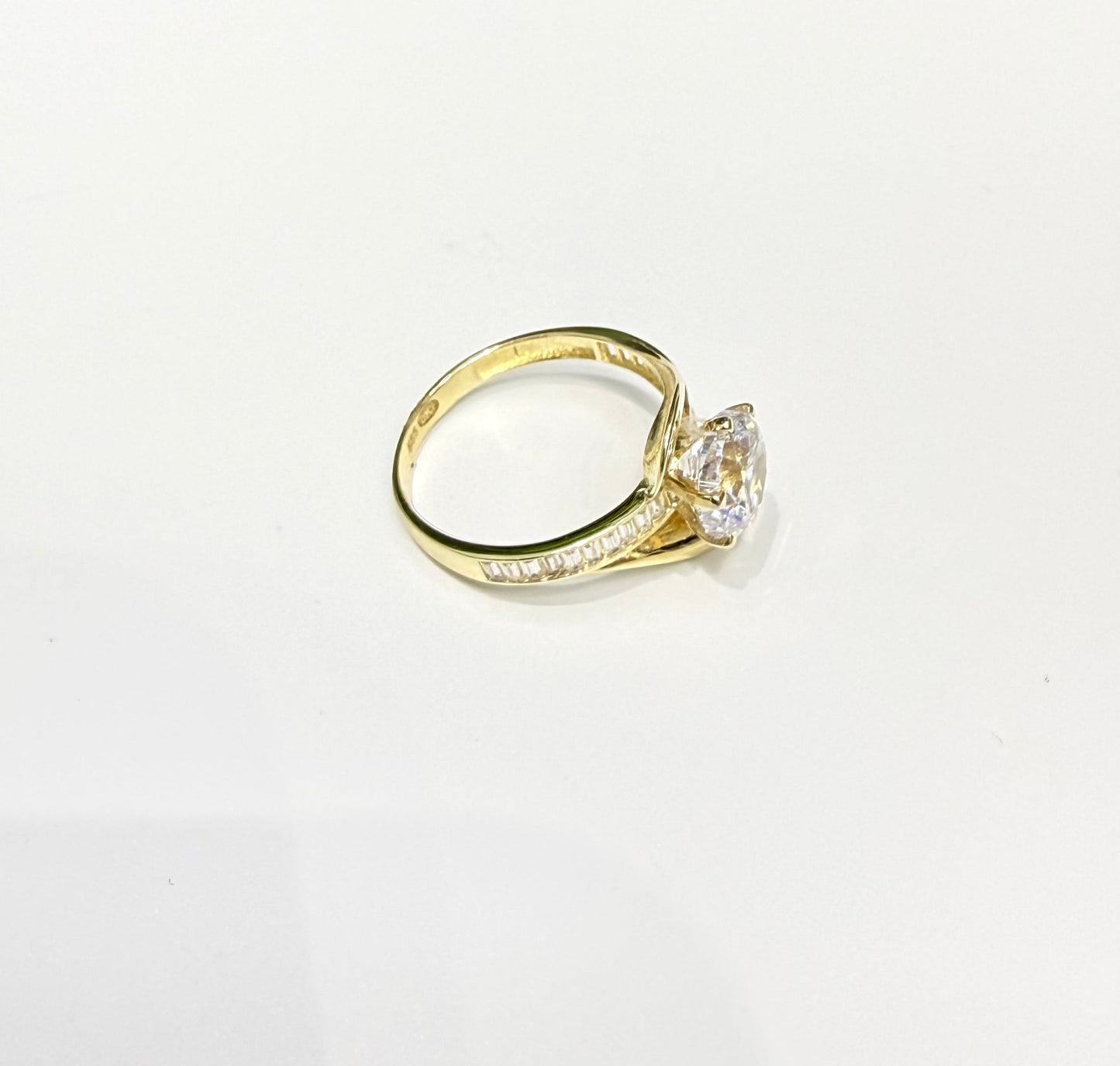 1582- NEW 14K Round Engagement Ring W.G