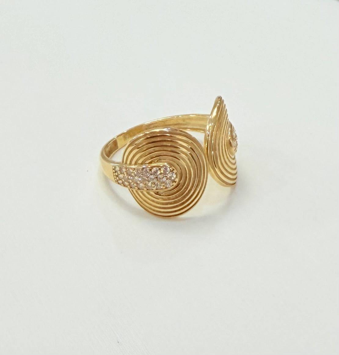1456- NEW 10K Oval Fancy Women's Ring W.G