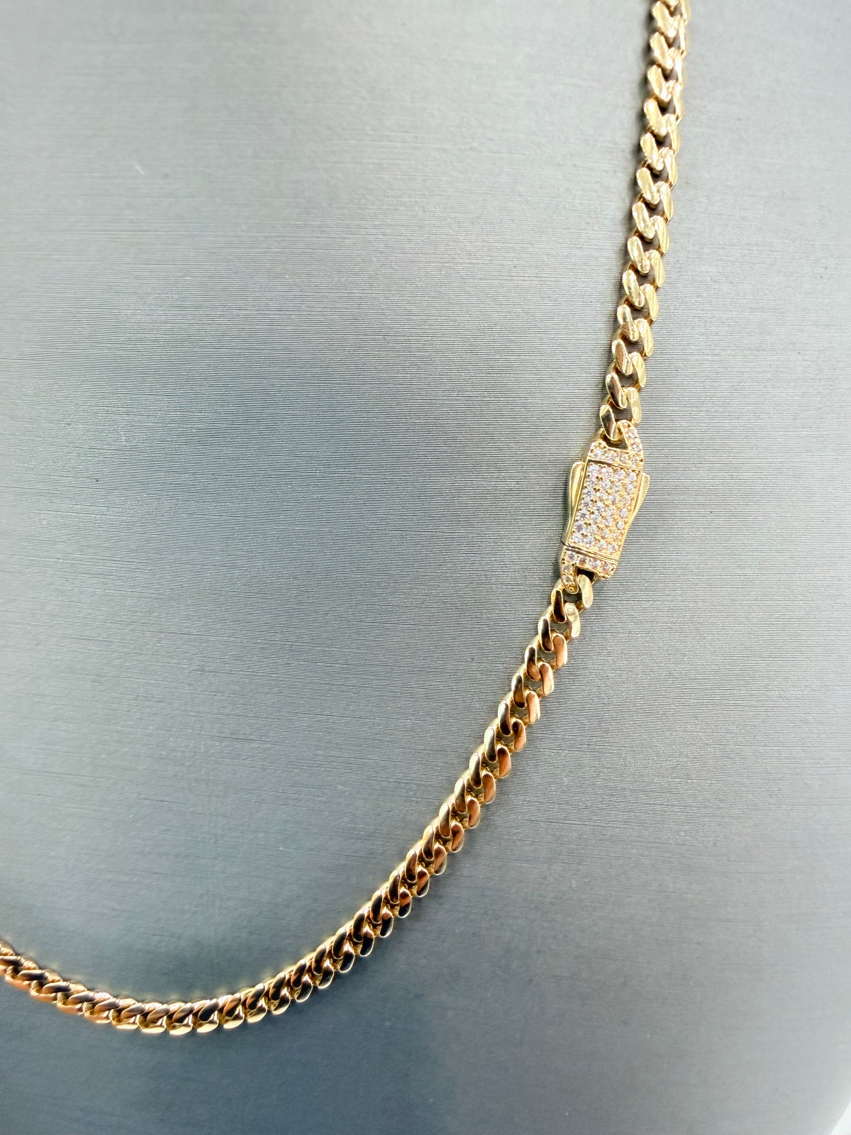 1676- NEW 10K Hollow Cuban Chain 18” (4mm) W.G