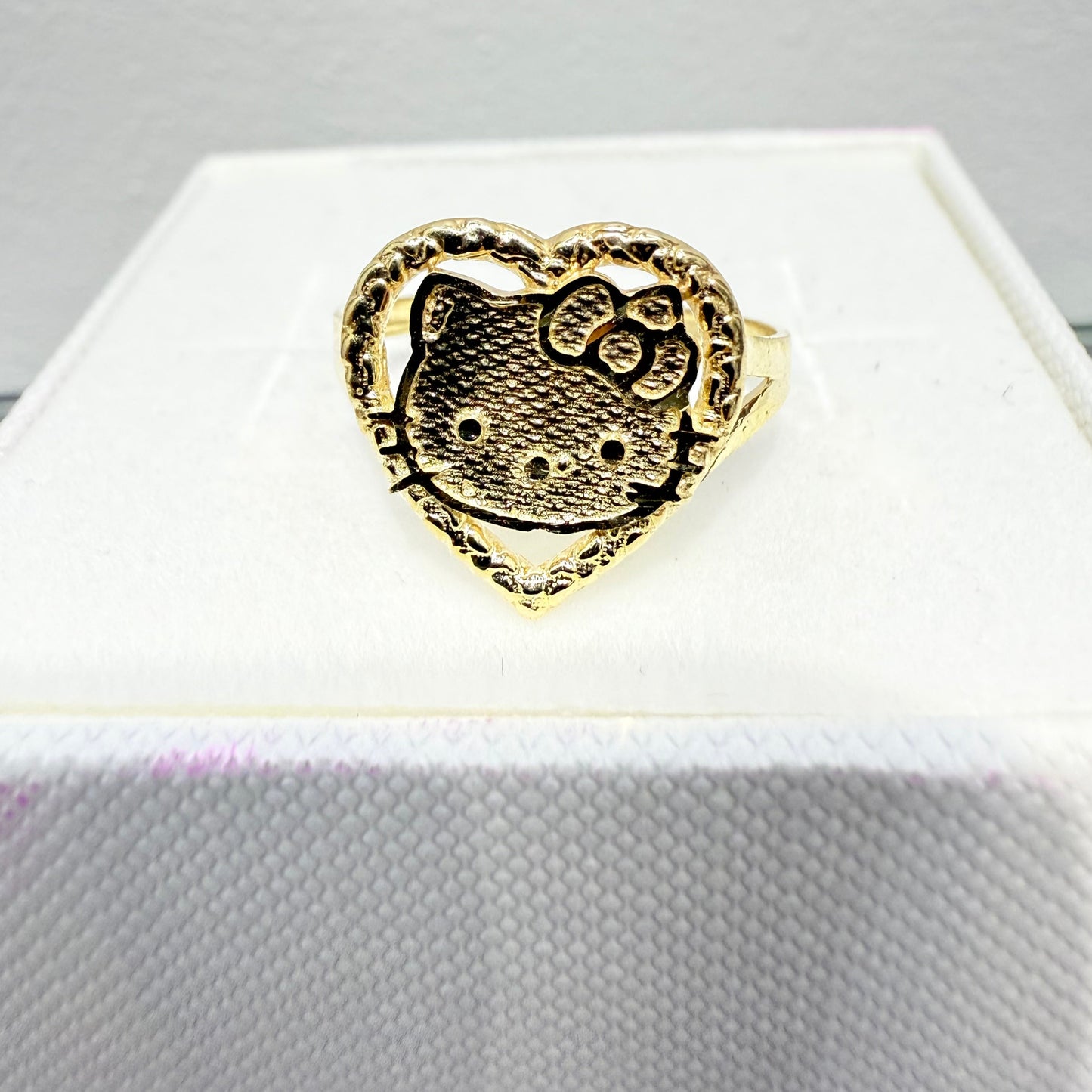 1055- NEW 14K Hello Kitty Heart Shape Ring W.G