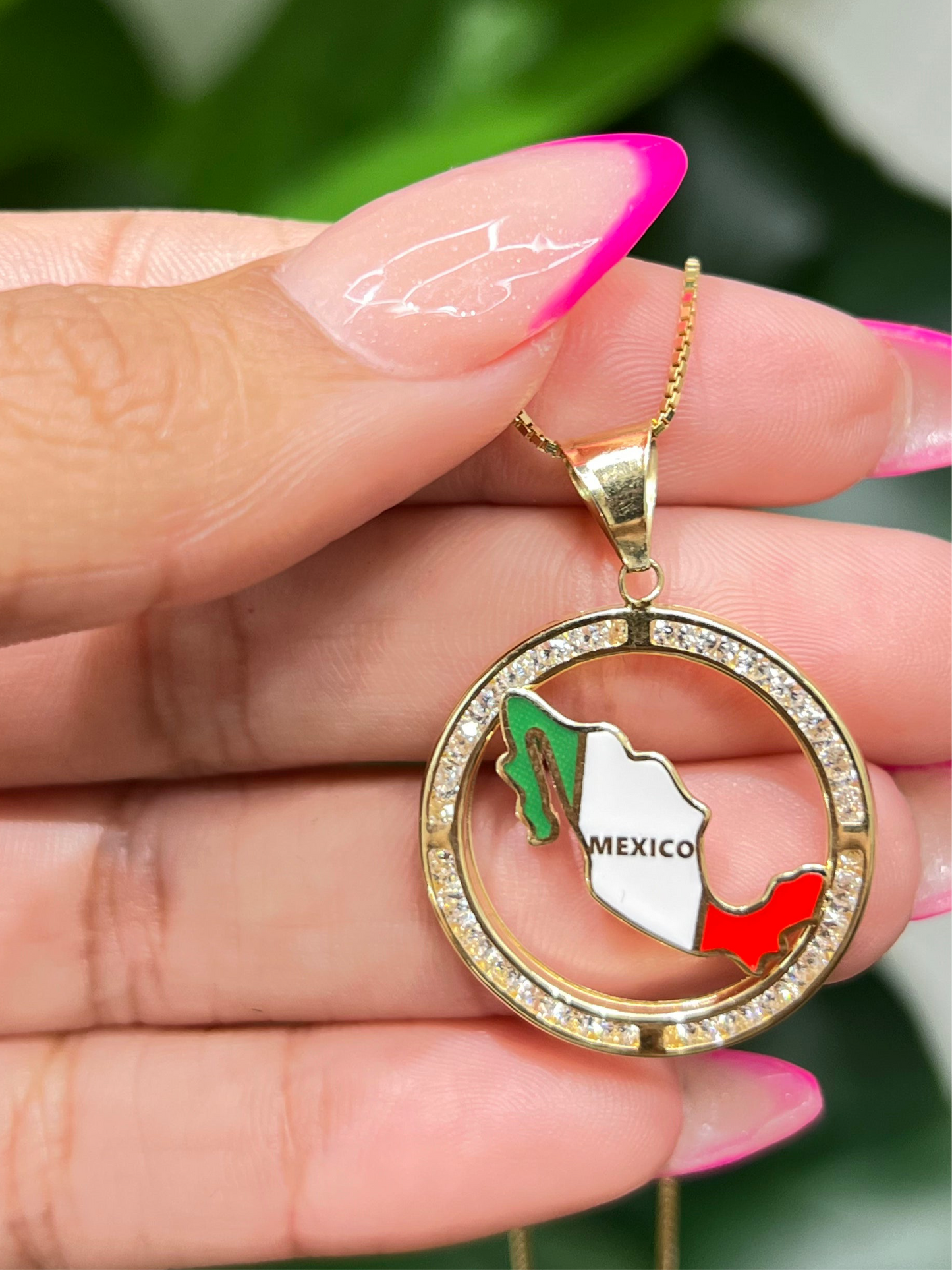 980- 14K Mexican Map Round Pendant (W.G)